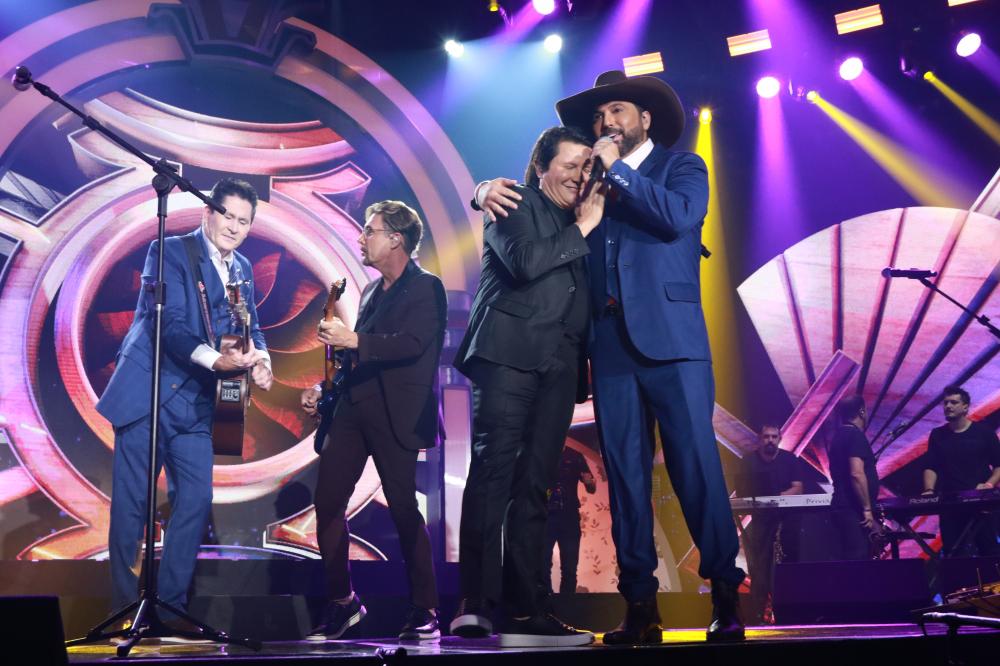 Show emocionante em São Paulo abre turnê Boate Azul Ao Vivo