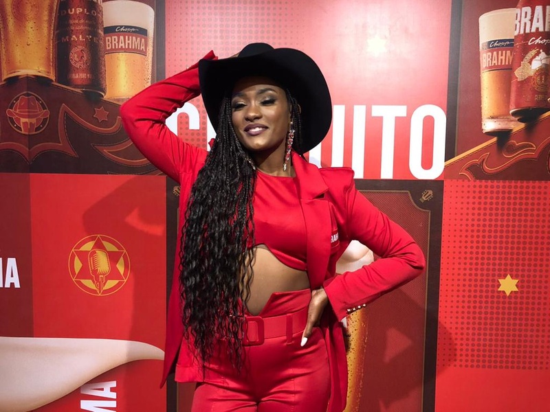 Erika Januza e Caio Afiune visitam o camarote Brahma no primeiro sábado do 'Barretão'