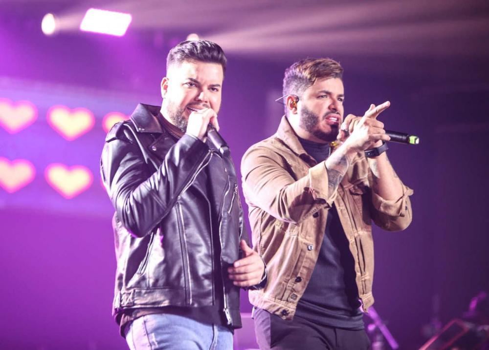Max & Luan registram novo projeto audiovisual: “Híbrido - Ao Vivo em Goiânia”, com grandes participações