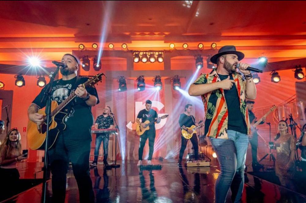 Emoção marca a gravação do segundo DVD da carreira de Julio & Gustavo