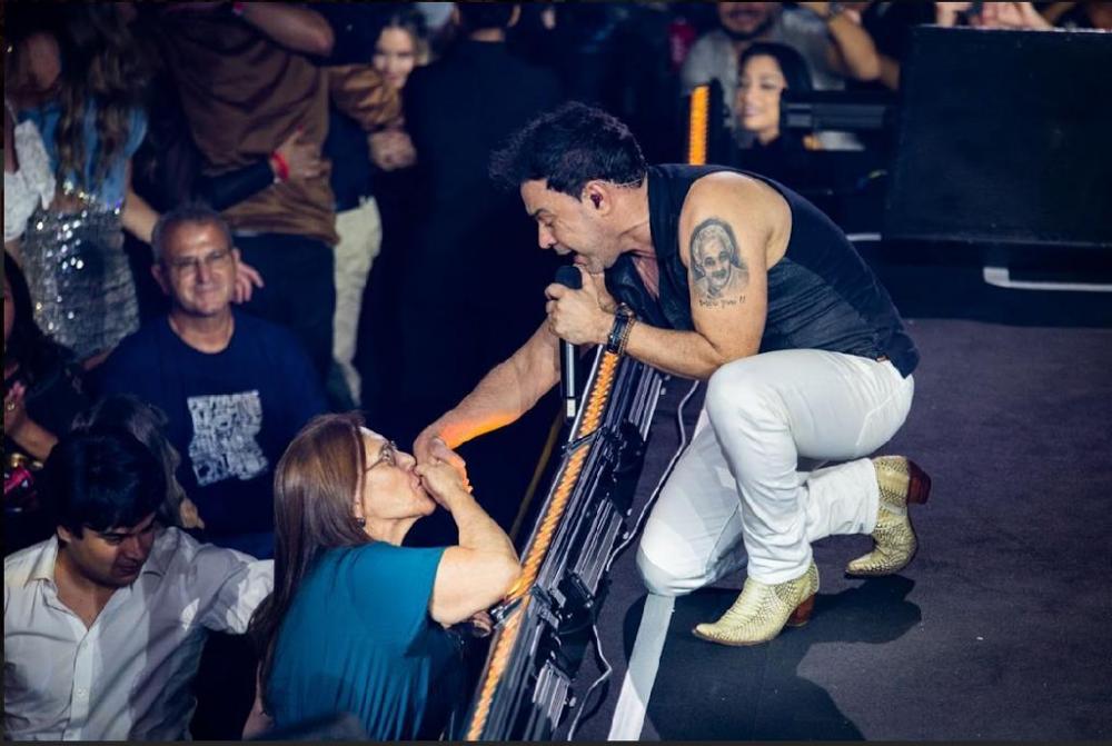 Zezé Di Camargo lança festival em Goiânia e se emociona com a mãe Helena