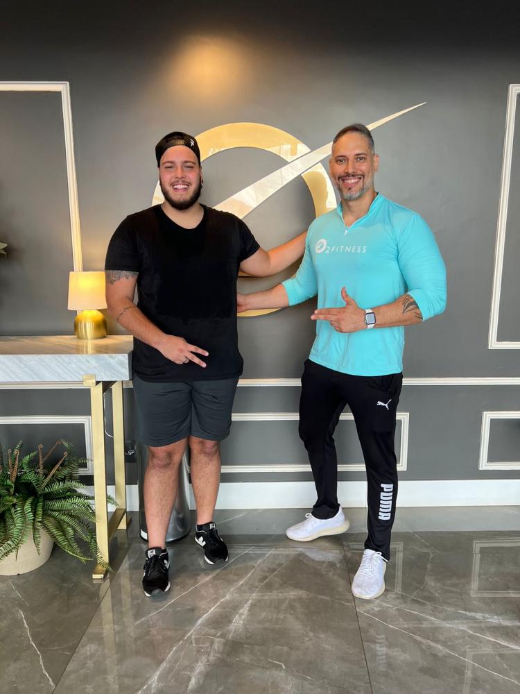 Projeto Verão: Com os olhos já no carnaval, cantor John Amplificado busca boa forma Cantor começará a treinar com personal trainer, Roberto Matheus, na academia de luxo O2 Fitness