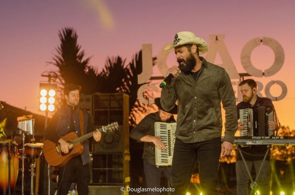 João Carreiro lança álbum completo “Ao Vivo Em Campo Grande”