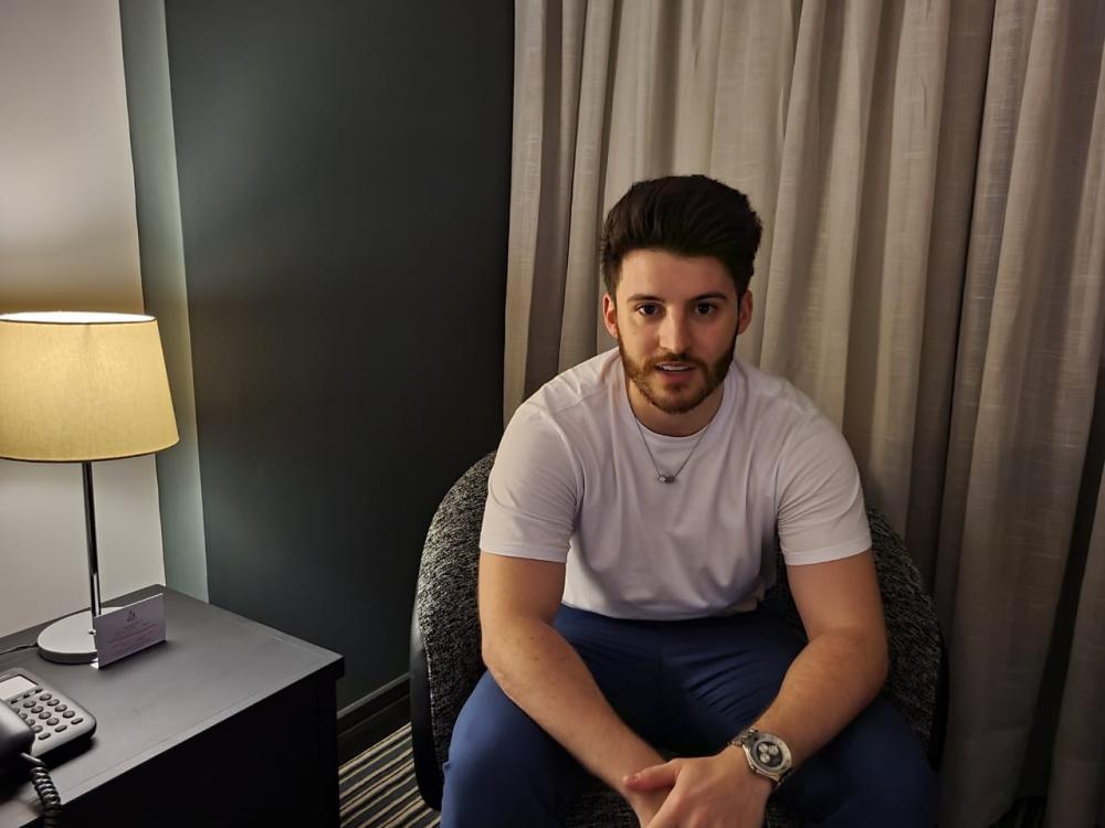 Em clima de romance na virada de ano, Gabriel Smaniotto lança música “Único Pedido” com visualizer gravado em São Paulo