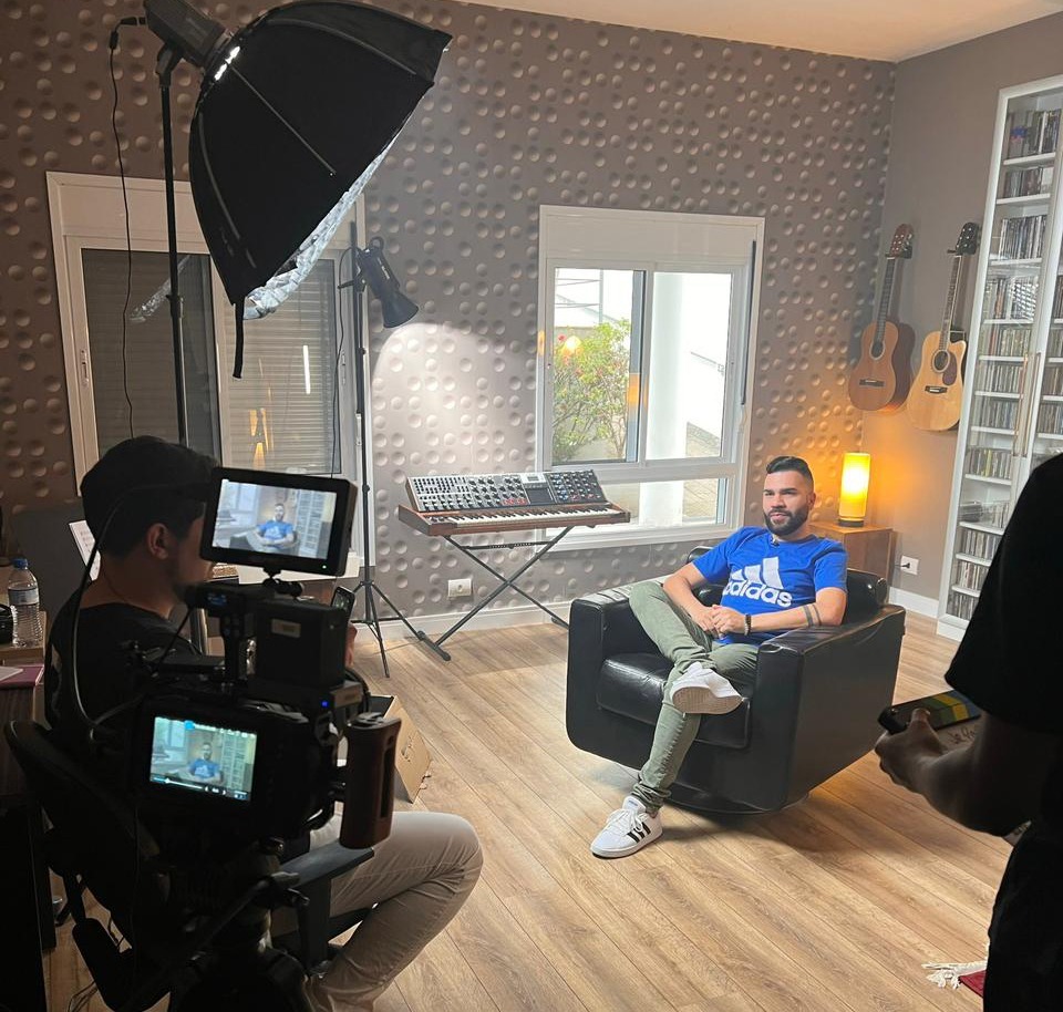 Da sala de aula para os palcos da vida: Júnior Pinheiro lança documentário inspirador