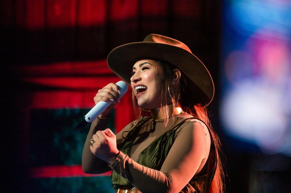 Simone Mendes estreia no BBB com sua carreira solo!