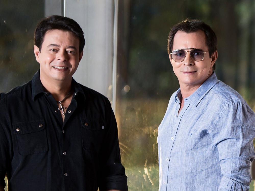 Althair & Alexandre cantam seus sucessos no “Aparecida Sertaneja”