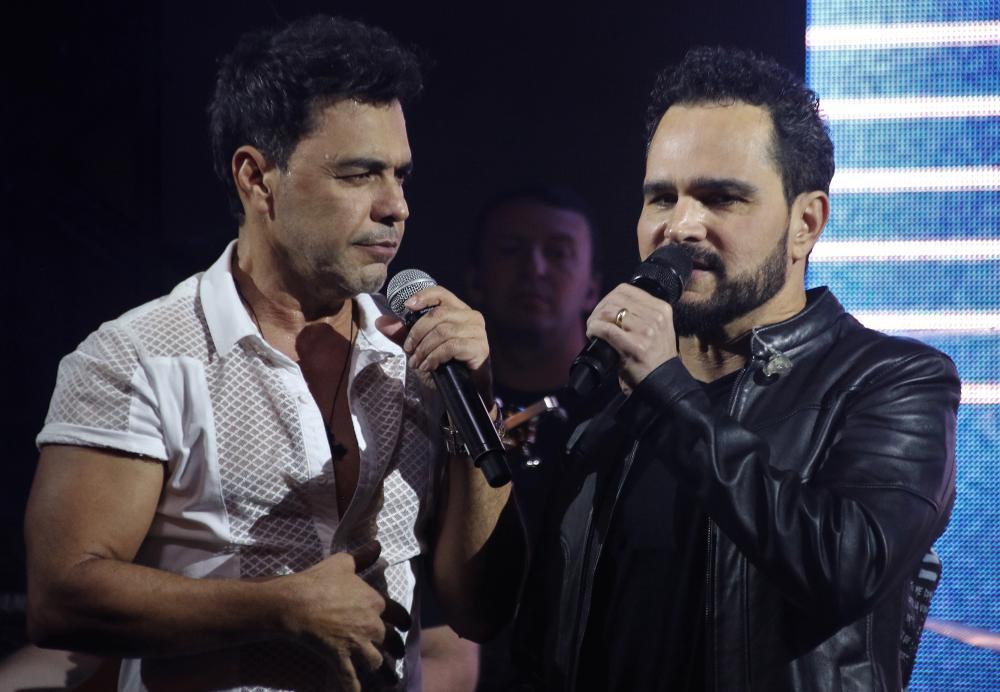 Zezé Di Camargo e Luciano fazem show intimista em SP