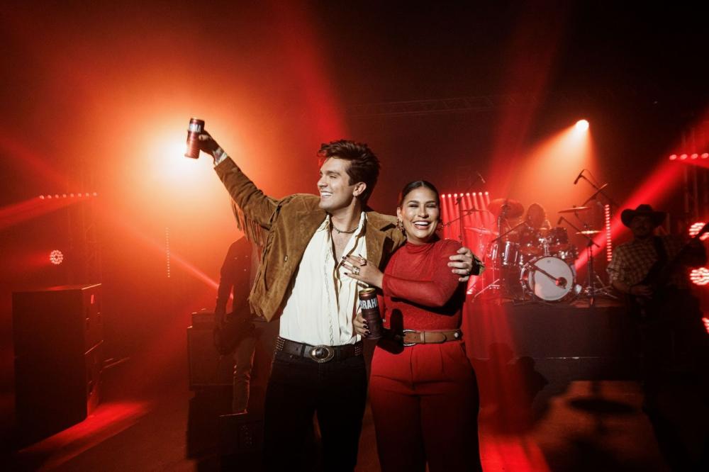 Uma combinação repleta de cremosidade! Luan Santana e Simone Mendes promovem apresentação especial na Expo Londrina 