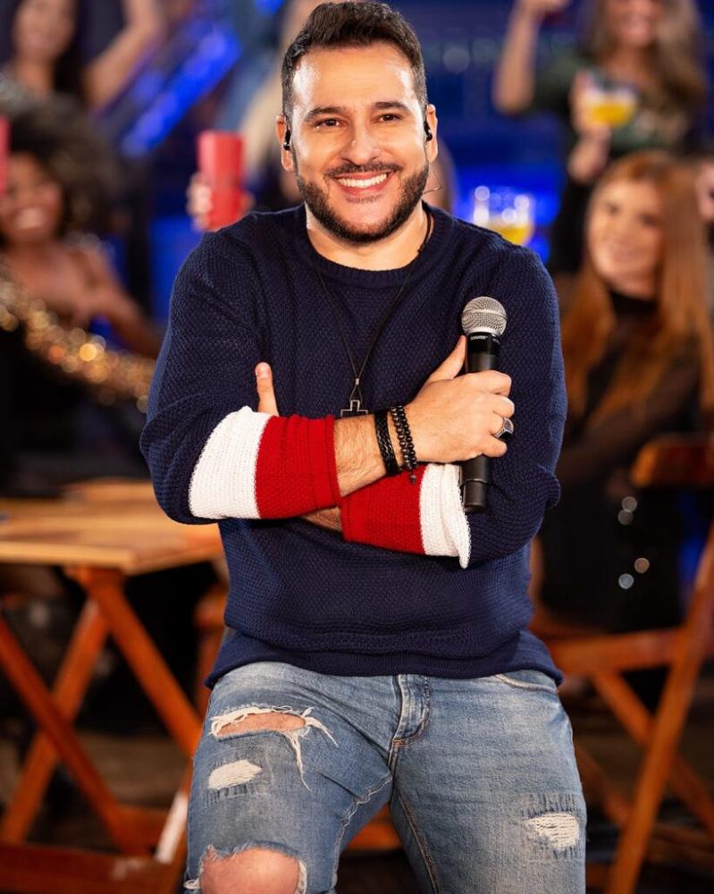 Tony Carlo se apresenta em São Paulo e apresenta seu show 