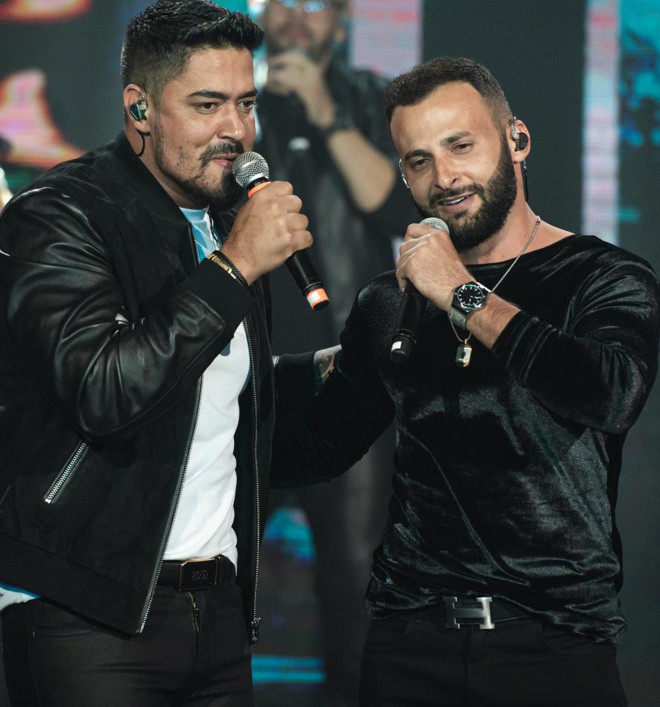 Luccas e Henrique lançam o primeiro hit do DVD novo gravado em Goiânia