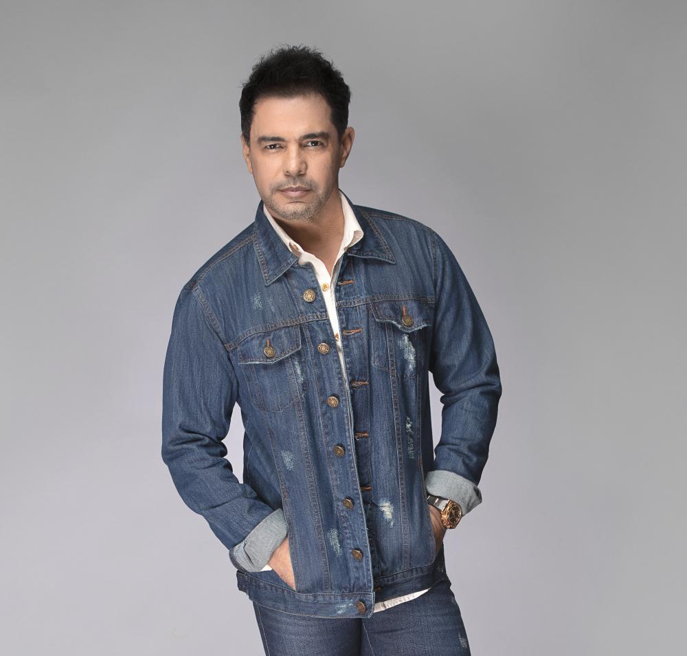 Zezé Di Camargo leva turnê Rústico para Vila JK em São Paulo 