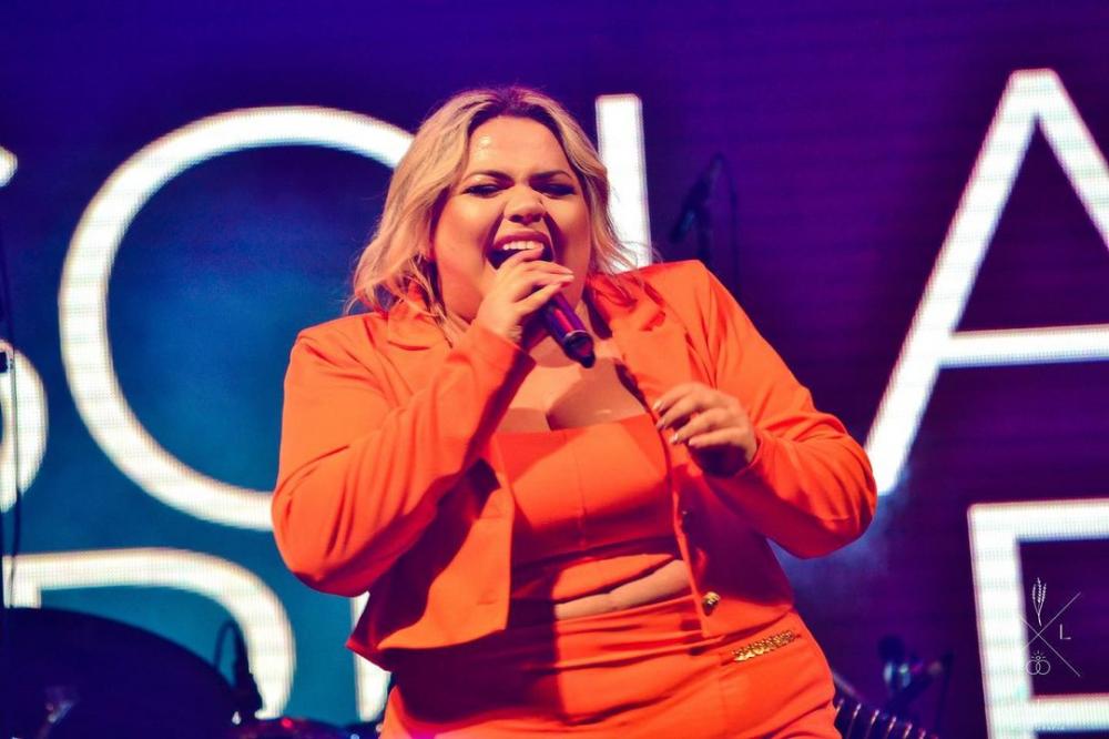 Priscila Meireles agita público do CTN em show na noite de sexta-feira (02)