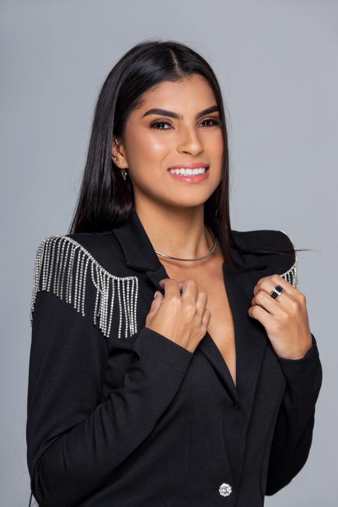 CAROL SILVA APRESENTA O SINGLE “SOLTEIROS SEM FUTURO”