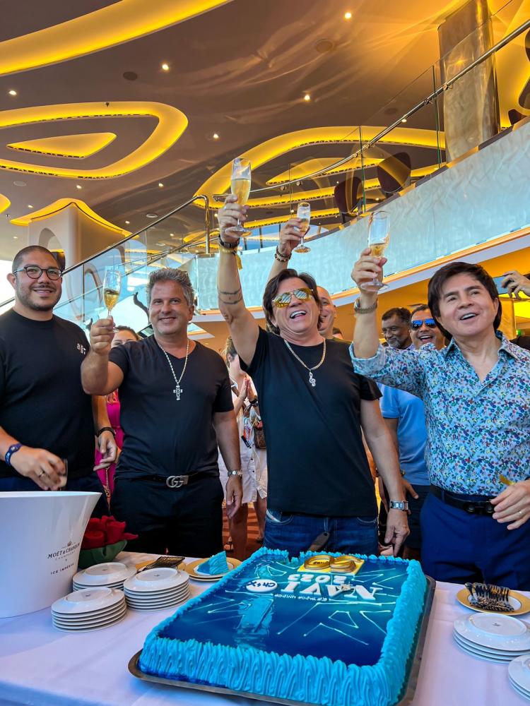 Comemoração Dos 50 anos de carreira de Chitãozinho e Xororó em alto mar com shows que emocionaram o público no 
