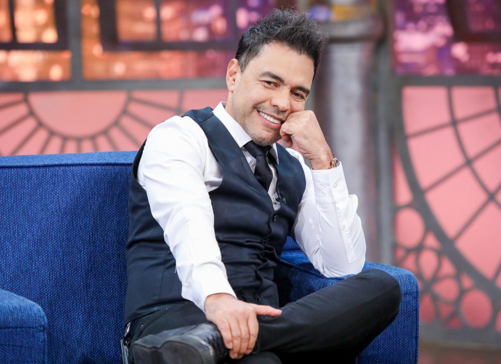 No The Noite, Zezé Di Camargo diz já ter discutido bastante na internet e fala a respeito de comentários maldosos sobre a sua voz: