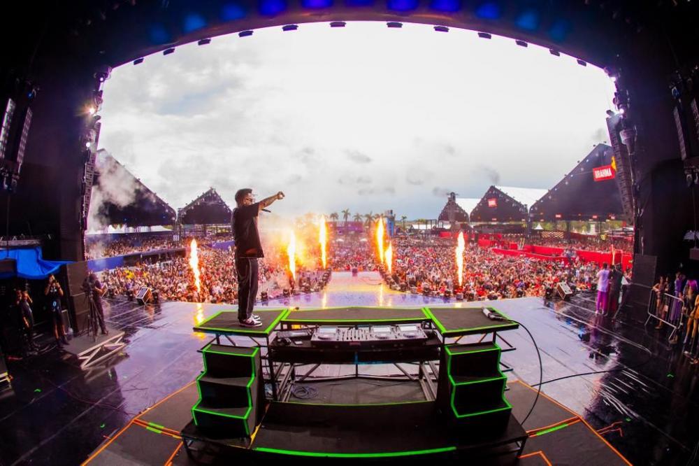 Dennis agita 40 mil pessoas na manhã de encerramento do Jaguariúna Rodeo Festival DJ se apresenta até o amanchecer e prova que funk 