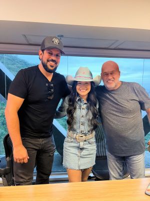 Aposta do sertanejo, cantora paraguaia Fiorella assina com a Sony Music Brasil