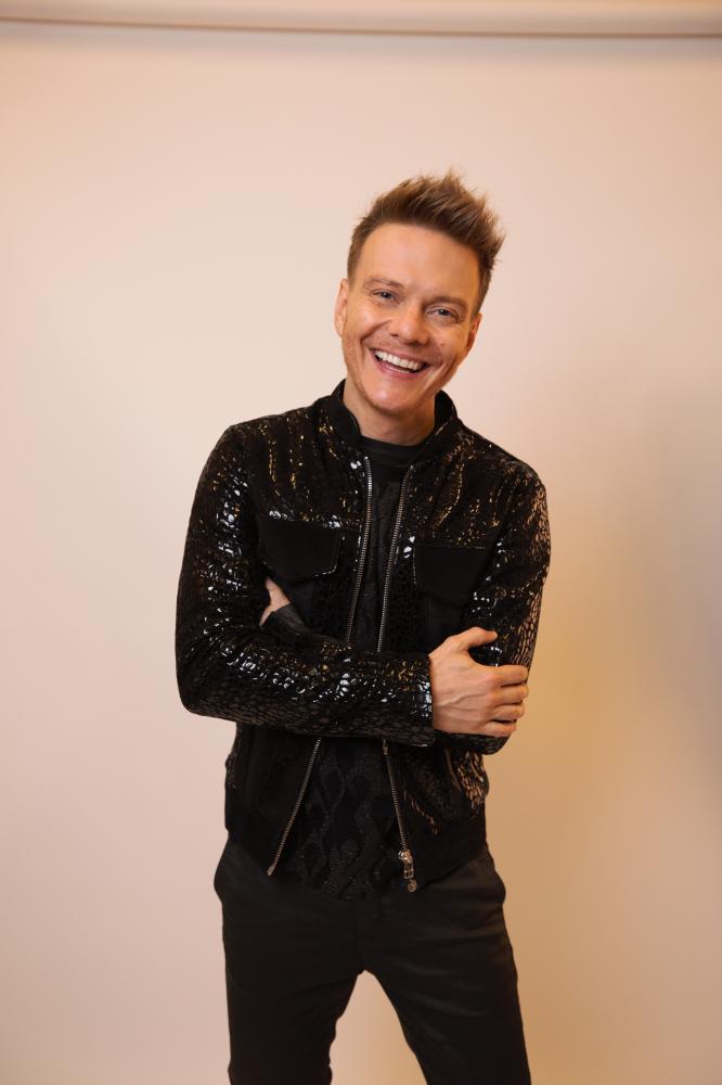 Novo single de Michel Teló chega com a participação especial de Matheus Fernandes