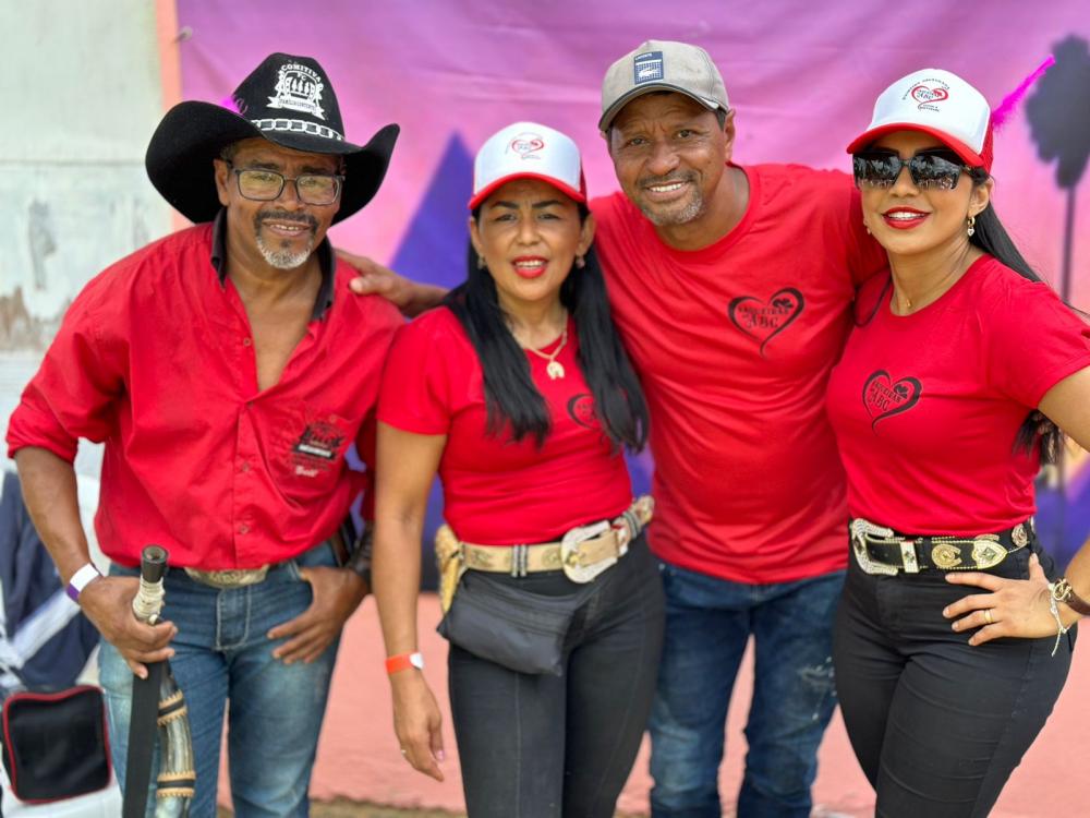 1º Cavalgada das vaqueiras do ABC Juntas misturadas