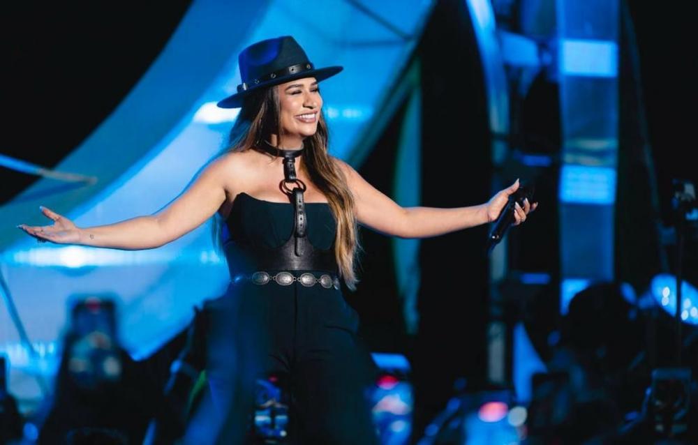 SIMONE MENDES COMEMORA MOMENTO NA CARREIRA COM SHOW DE MAIS DE TRÊS HORAS NA GRAVAÇÃO DE “CANTANDO SUA HISTÓRIA”