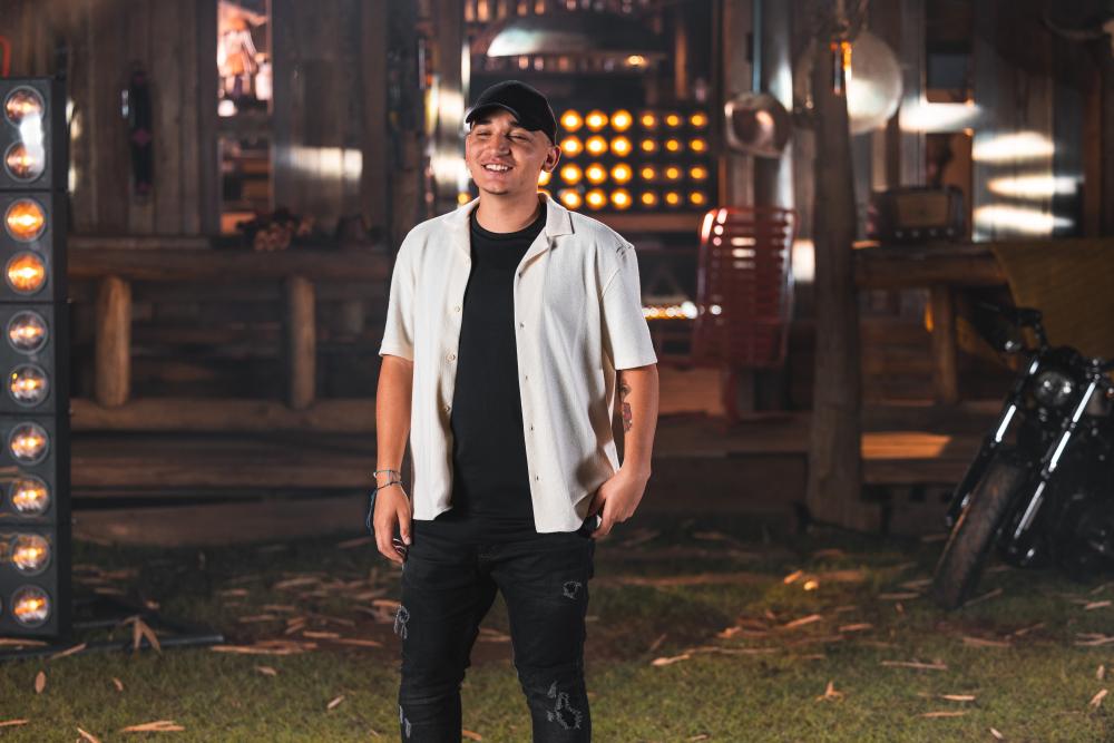 Lançamento do clipe marca inicio de uma série visual de João Gomes