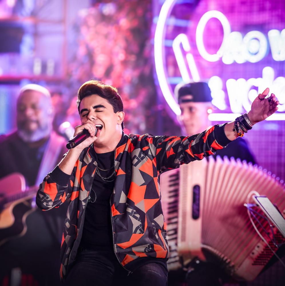 Pedro Libe lança Enredo, música do álbum Ao Vivo & Valendo