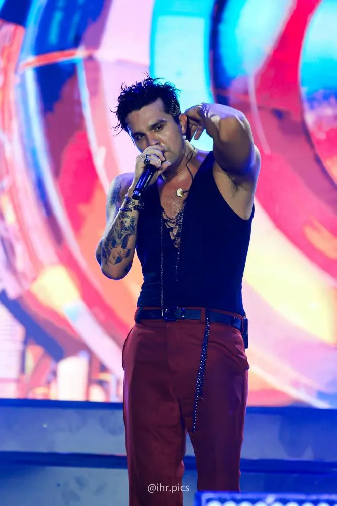  Luan Santana apresenta o seu festival debaixo de chuva e emociona público em Salvador