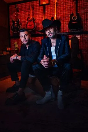 Luan Pereira e Murilo Huff juntos em "Falta De Quê", disponível nos apps de música e no YouTube