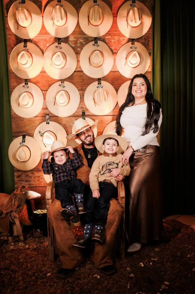 Pedro Paulo celebra aniversário dos filhos em ritmo country 