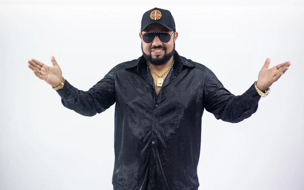 MOYSÉS RICO filho do saudoso Zé Rico lança "Aroma de Problema" em todas as rádios e plataformas digitais.