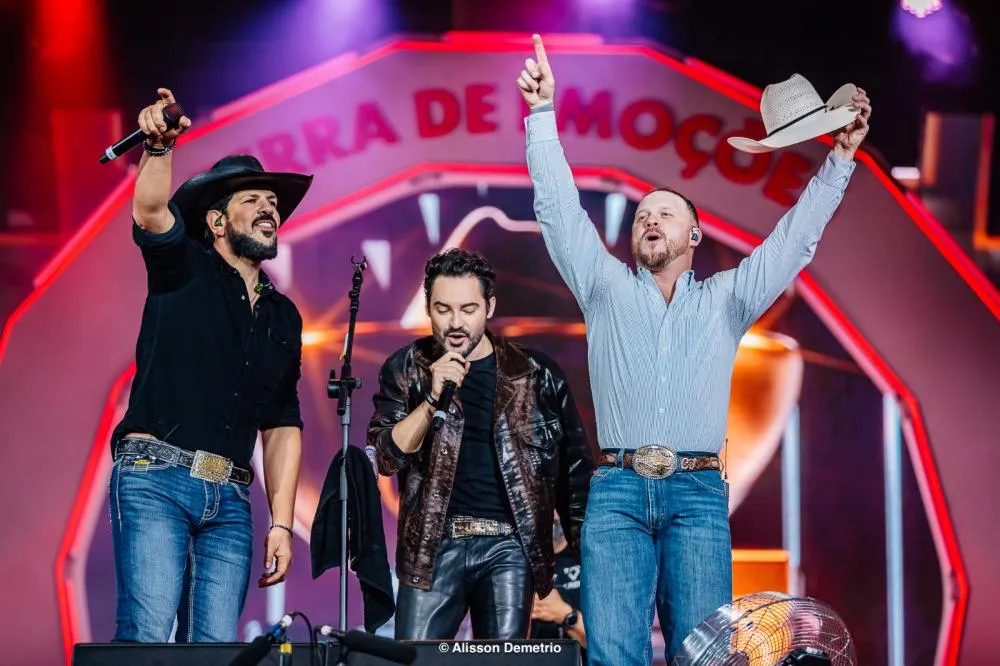 Cody Johnson faz show arrebatador na arena da Festa do Peão de Barretos