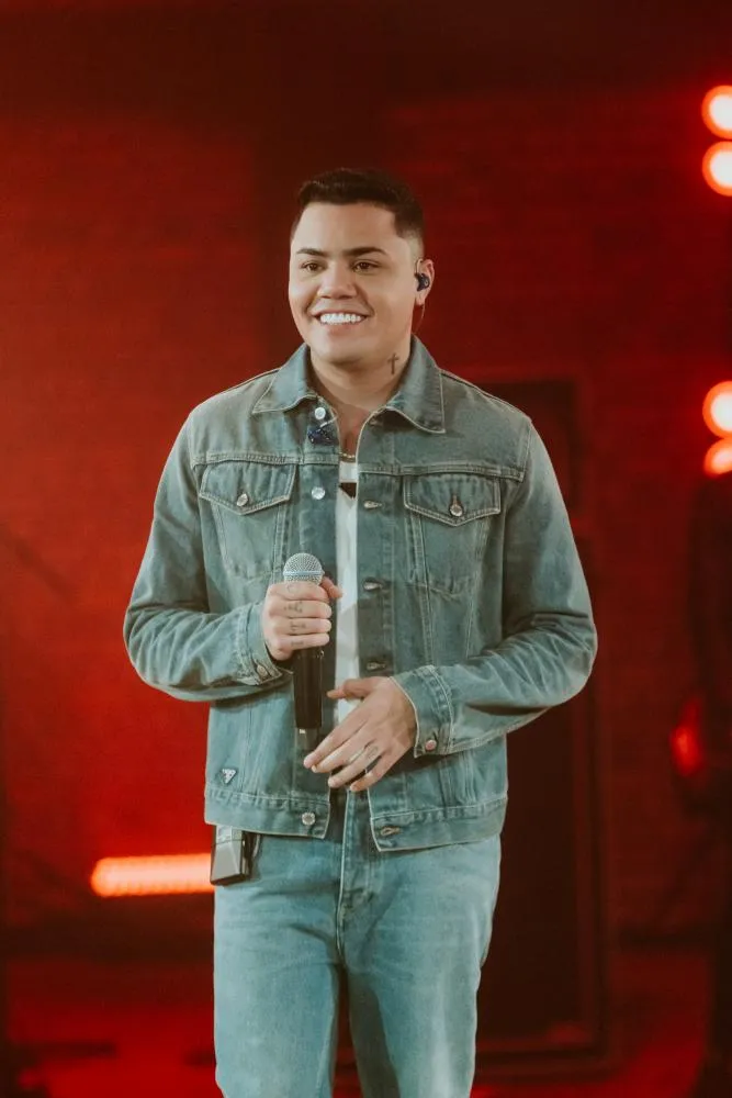 Vem aí “Spoiler" de Felipe Araújo