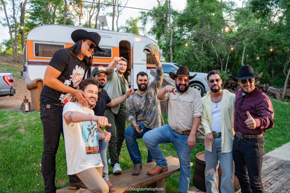 Us Agroboy gravam “Fazendinha Sessions #5: Procura-se” ao lado de Fernando e Sorocaba, Bruno e Barretto e Léo e Raphael