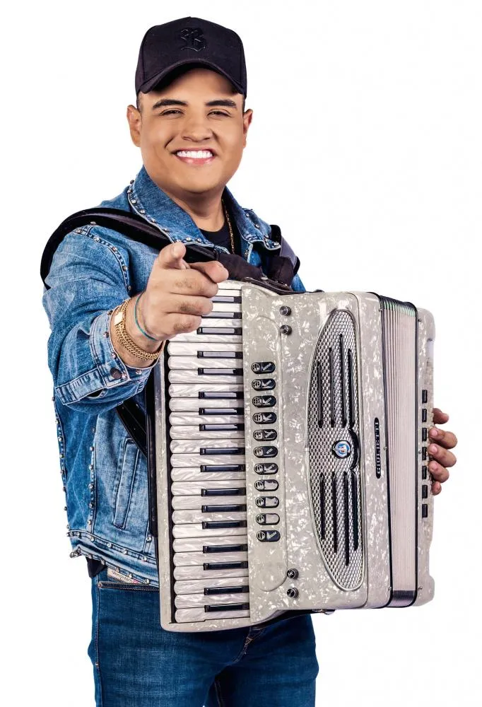 Tarcísio do Acordeon lança o álbum “Até o Paredão Chora”