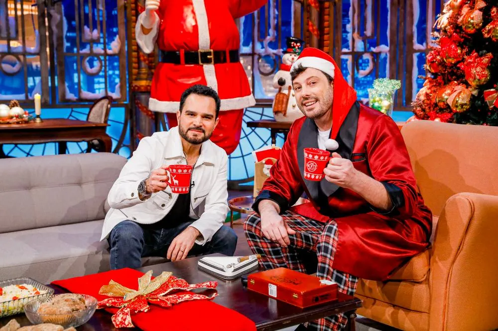 Luciano Camargo encanta com Especial de Natal no The Noite!