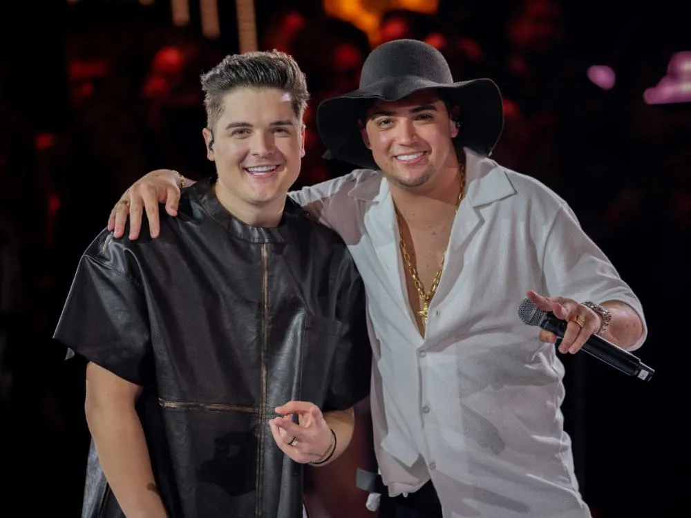 Eric Land comemora sucesso de novo DVD com música no Top 10 do Spotify