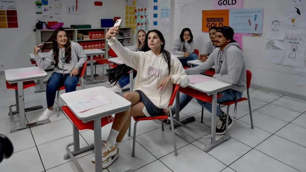 Ana Castela protagoniza nova campanha da Fashion Gold