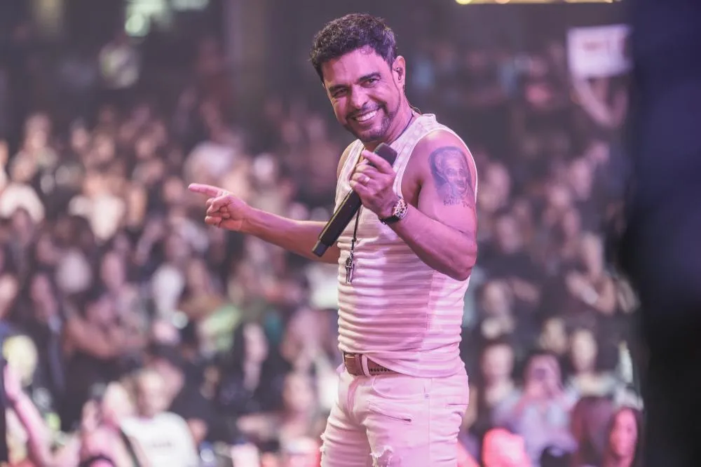 Zezé Di Camargo lota casa de show em estreia de projeto solo no Rio