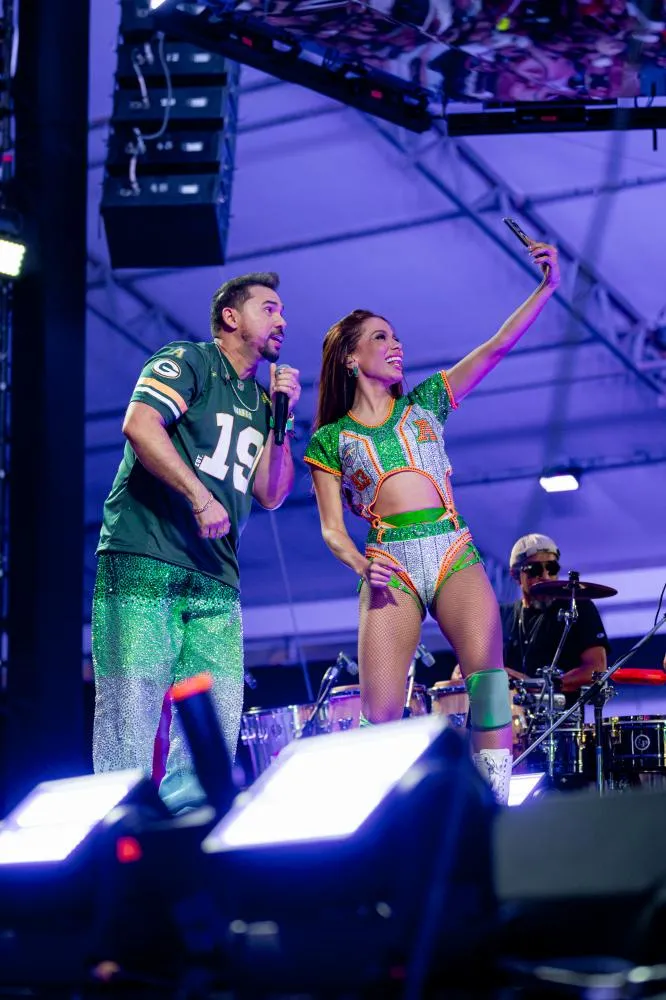Xand Avião levanta o público nos Ensaios da Anitta em Brasília