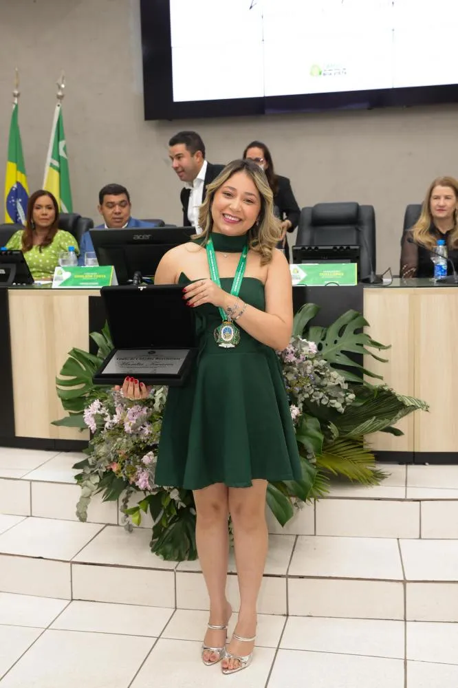 Marilia Tavares é homenageada em seu estado com medalha de honra ao mérito e diploma de gratidão