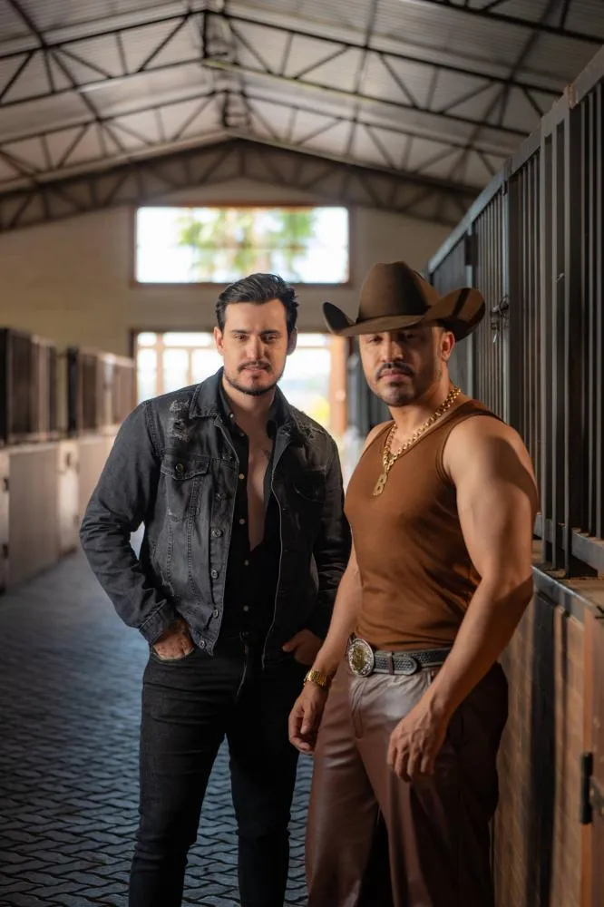 Luan Pereira é o convidado de Brenno & Matheus para o hit “Em Cima do Peão”