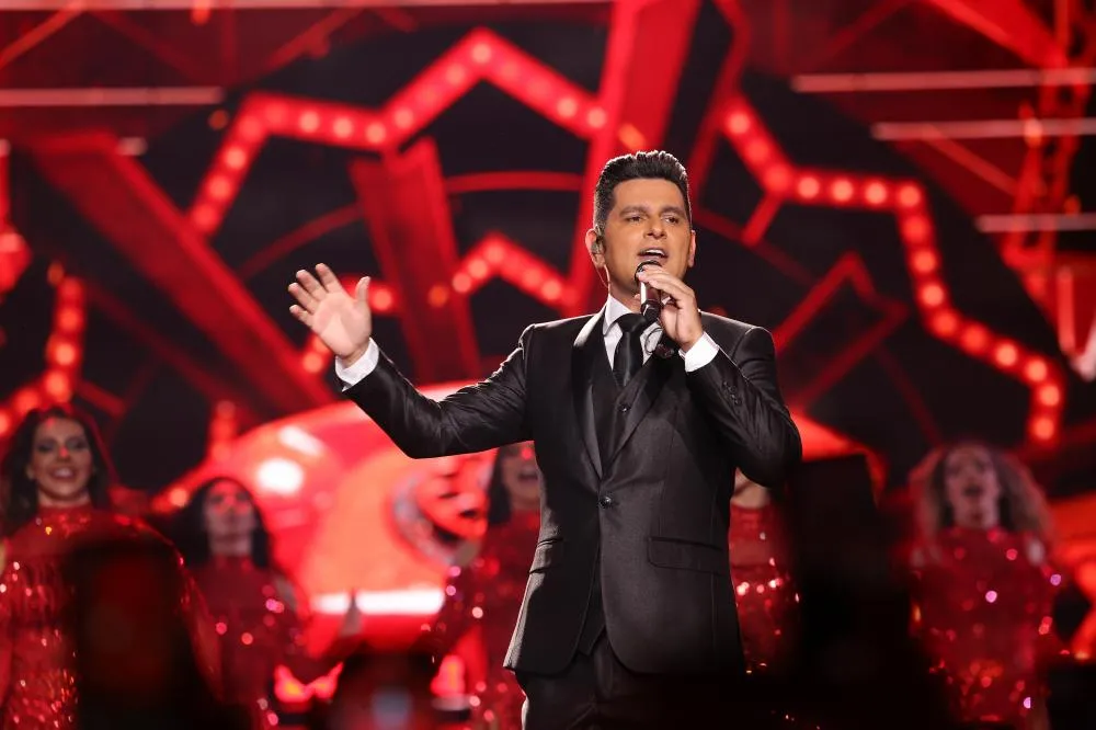 Léo Magalhães anuncia novo show em sete estados brasileiros na temporada de São João 2025