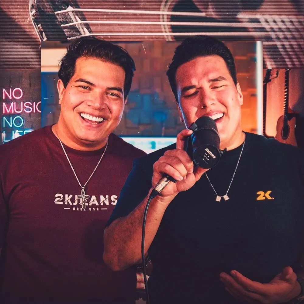 Lucas Akira e Fábio animam o público durante a 10ª edição do Arraiá Aéreo de Bauru