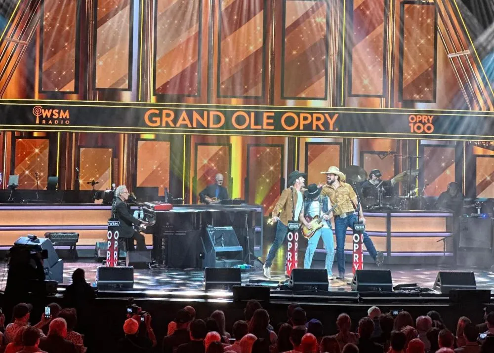 Fernando & Sorocaba fazem história e se tornam os primeiros brasileiros a se apresentarem no Grand Ole Opry, em Nashville