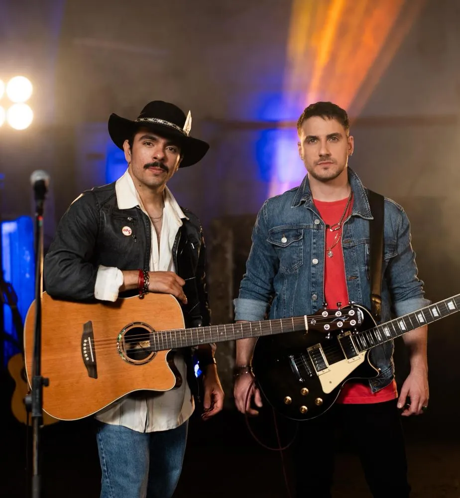 Neto & Felipe revivem “Primeiros erros” e dão novo fôlego a um hino do pop rock nacional