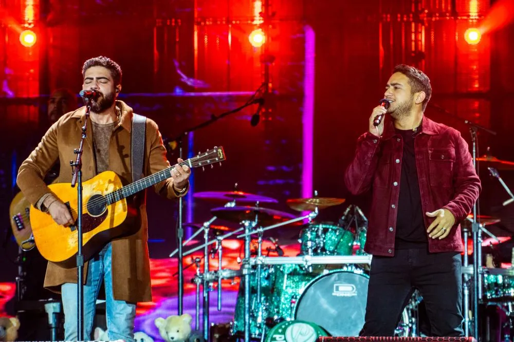 Henrique & Juliano lotam Allianz Parque por três noites seguidas e arrecadam 50 toneladas de alimentos