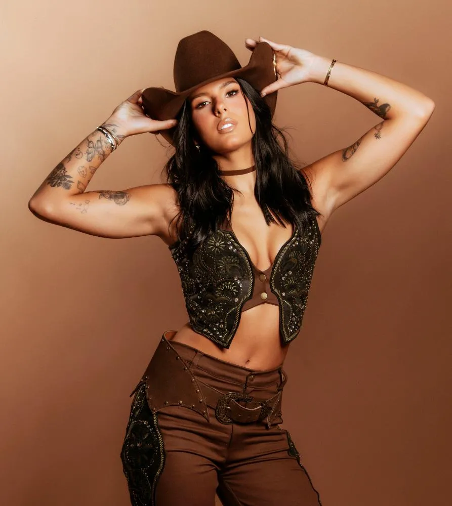 ANA CASTELA ALCANÇOU MAIS DE 199 MIL PRÉ-SAVES COM “FIRE ARENA”