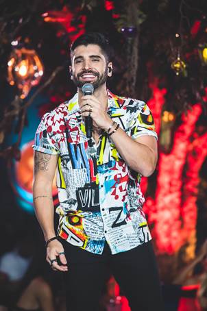 Cantor João Gabriel lança DVD com participações especiais de grandes artistas