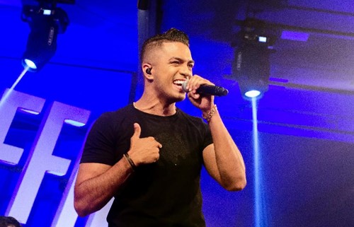 Raffa Augusto comemora 2 milhões de plays no videoclipe de “Euzinho”